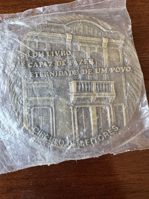 Medalha em bronze Eça de Queiroz (1845-1900) escultor Cabral Antunes Círculo de Leitores