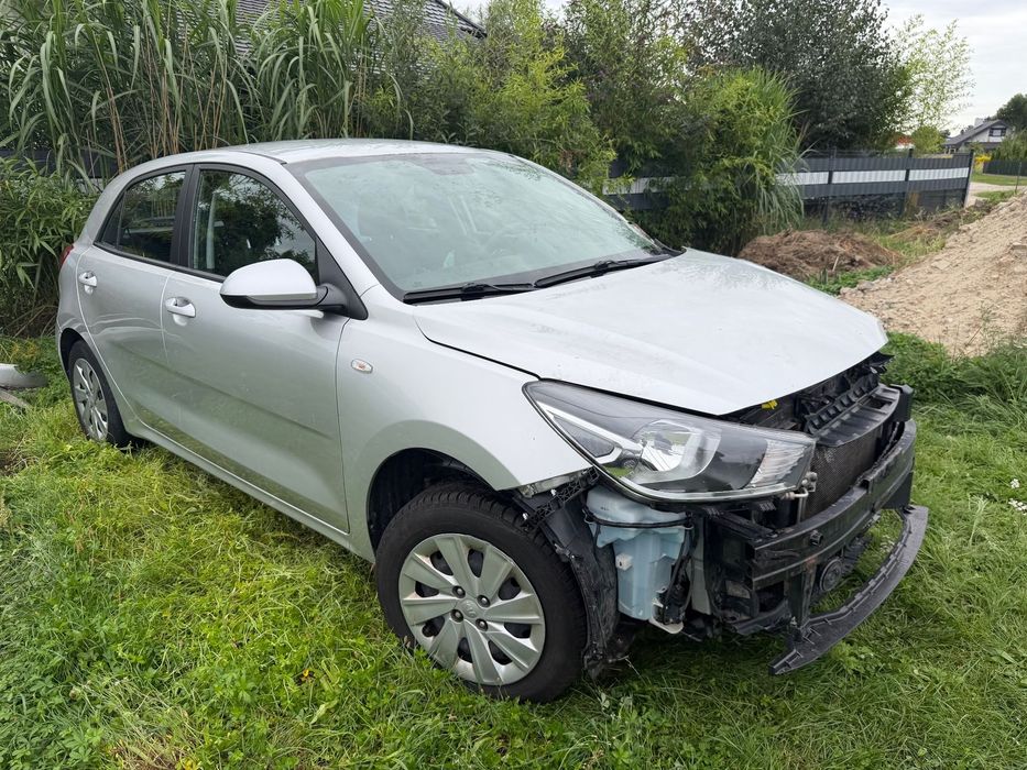 Kia Rio KIA RIO 2019 r 1,4 benzyna 100 koni , automat ! Uszkodzony !