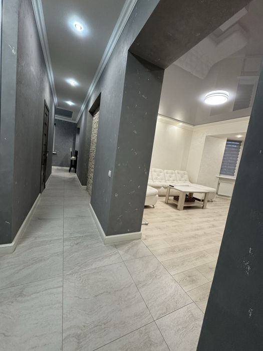 Центр. Сучасний, новий ремон, меблі, техніка. Ніхто не жив