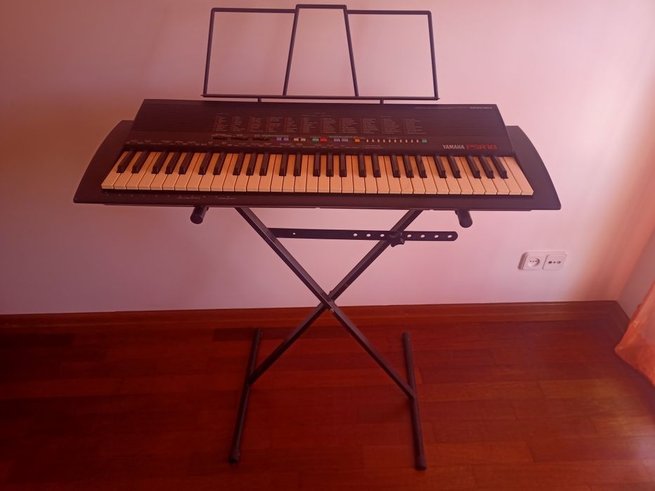 Piano eletrônico Yamaha PSR-18