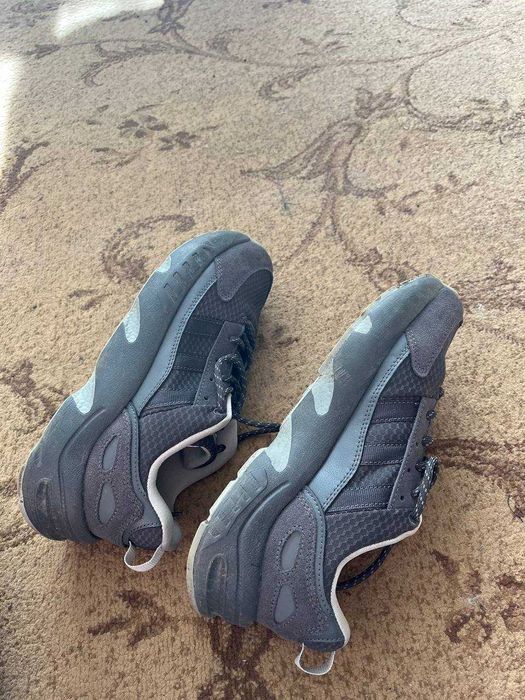 Кросівки adidas 42р