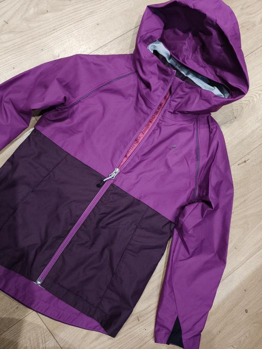 Decathlon kurtka przeciwdeszczowa dla dziewczynki roz 128