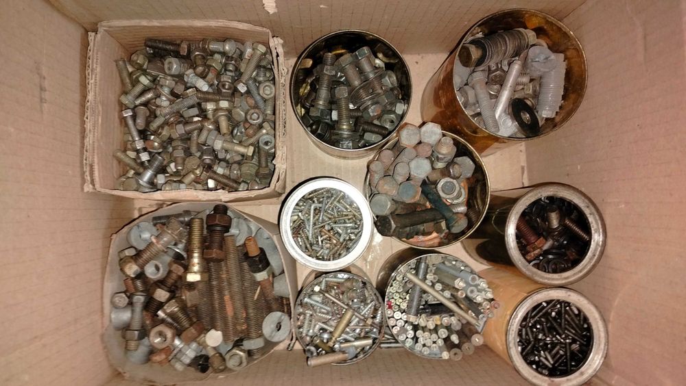 разное для строительства шайбы  болты  гайки гвозди 82 кг