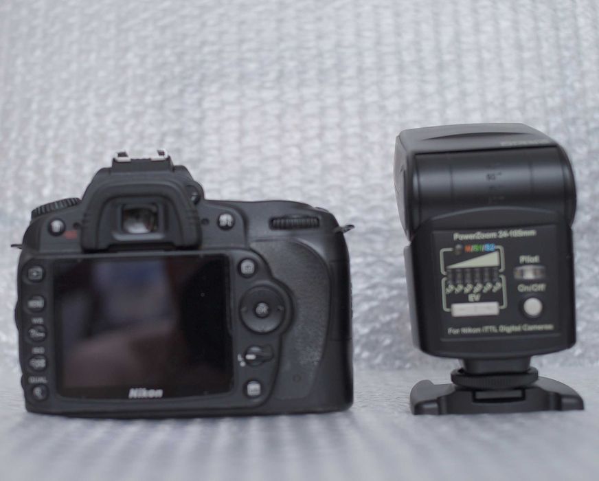Nikon D90 +Nikon AF-S 50mm F1.8 G+ Nikon AF 35- 135 Macro +Flash