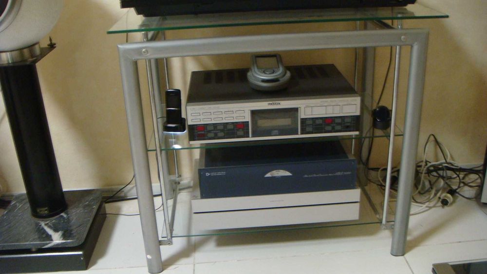 Подставка под аппаратуру