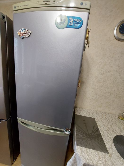 Холодильник " LG " 3000 грн