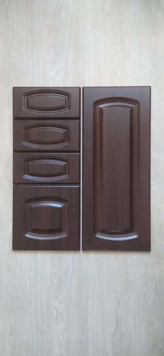 ФАСАДИ МДФ НОВі 6.5м² у плівці горіх темний

розмір:
715*296-12шт
140*