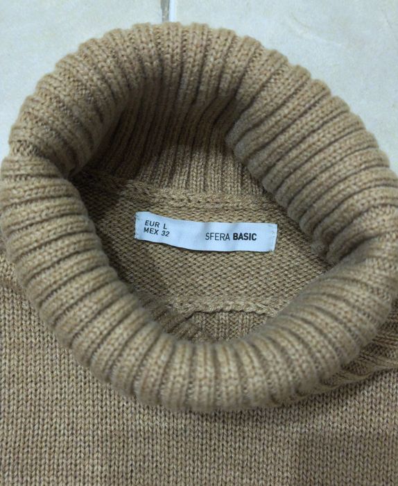 Camisola Gola Alta Beje da Sfera