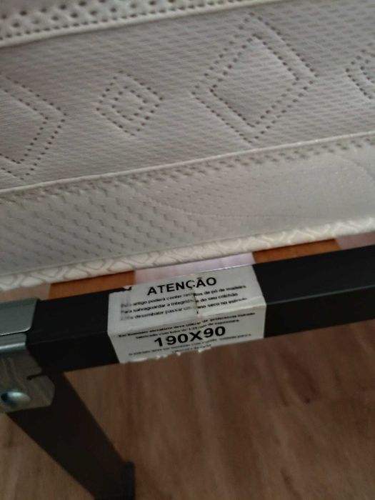 Cabeceira de cama em tecido + estrado de ripas