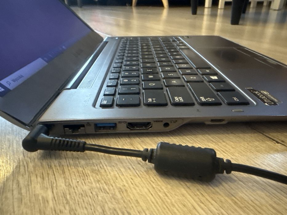 Laprop Samsung series 5 ultra intel core i3
