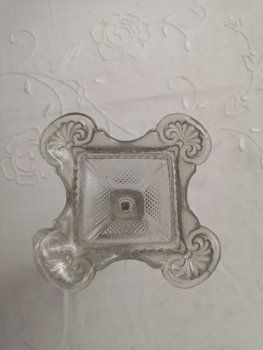 castiçal de vidro muito antigo