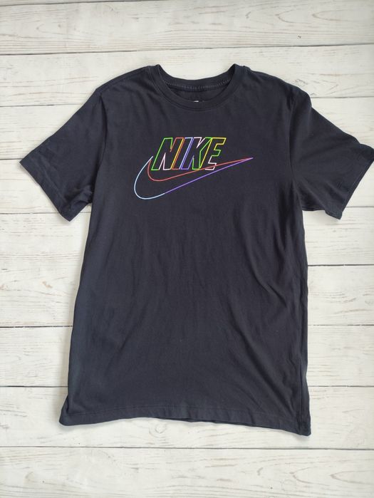 Оригинальная футболка Nike с радужным лого, размер М