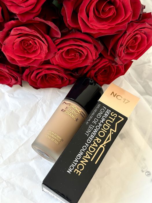 Podklad mac cosmetics studio radiance serum nc17