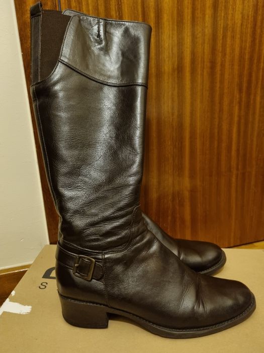 Botas em Pele Castanho