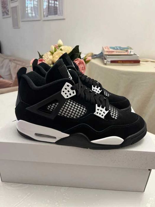 Jordan 4 Retro White Thunder R.40