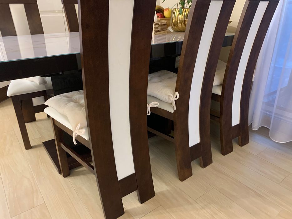 Krzesło drewniane białe obicie