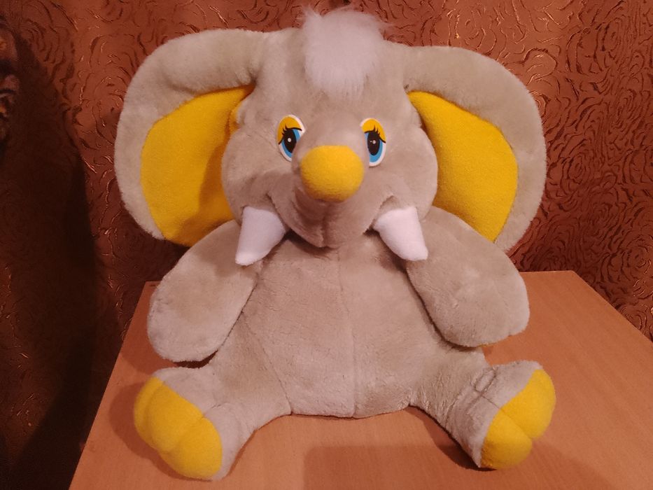 М'яка іграшка: слоненя.