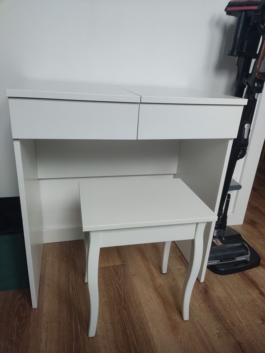 Toaletka brimnes Ikea ze stołkiem