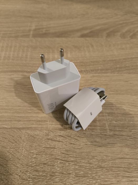 NOWA SUPERSZYBKA Ładowarka 90W, uniwersalna + kabel USB-C