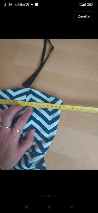 Sukienka w rozmiarze S ale myślę że na M że będzie dobre