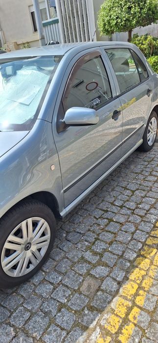 SKODA FABIA para venda bom estado de 2005 vidros dianteiros eléctricos, gasolina, interior em muito bom estado