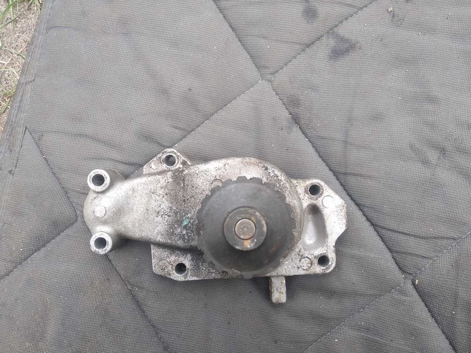 Продам помпу до форд