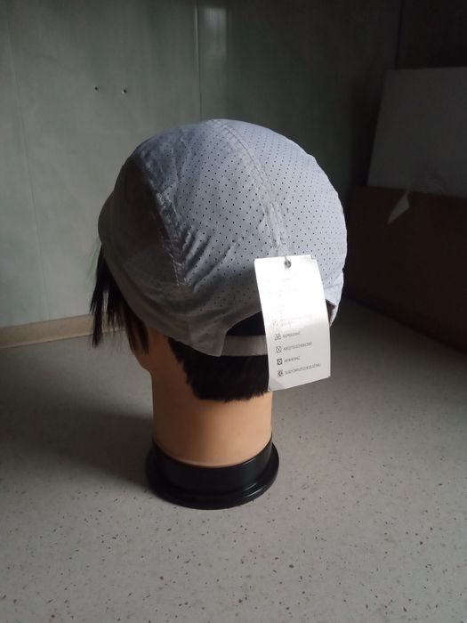 Czapka z daszkiem nowa jasna