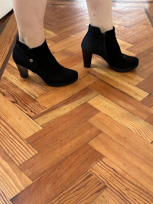 Botins com pouco uso de camurça