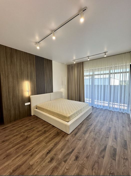 Одноповерховий будинок, новий дизайнерський ремонтом, закрите містечко