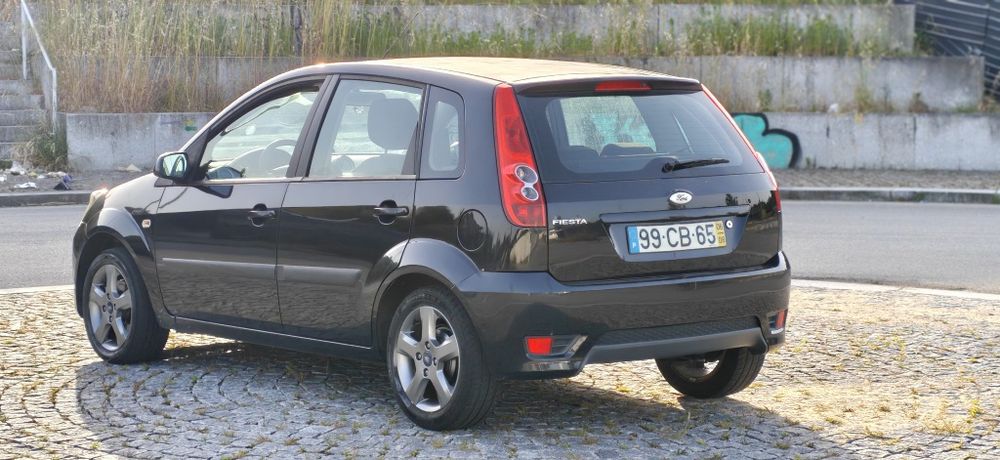 Ford Fiesta 1.2 Ghia Económico 5 Portas