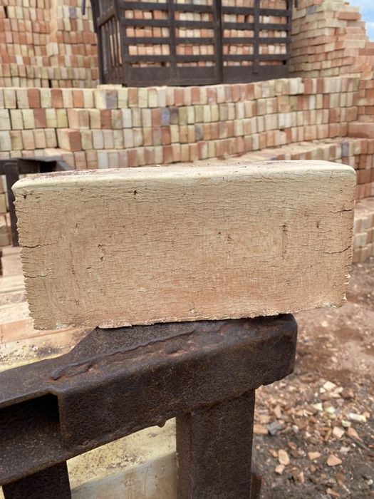 Цегла    керамічна.  рядова   повнотіла.