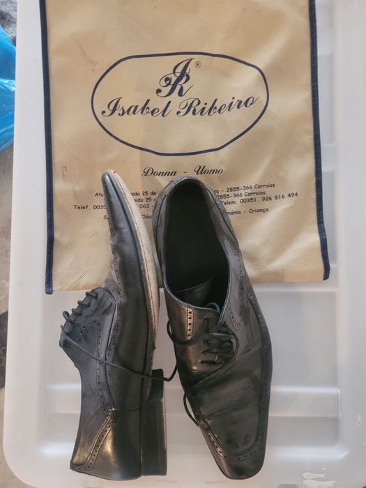 Sapatos bico em pele