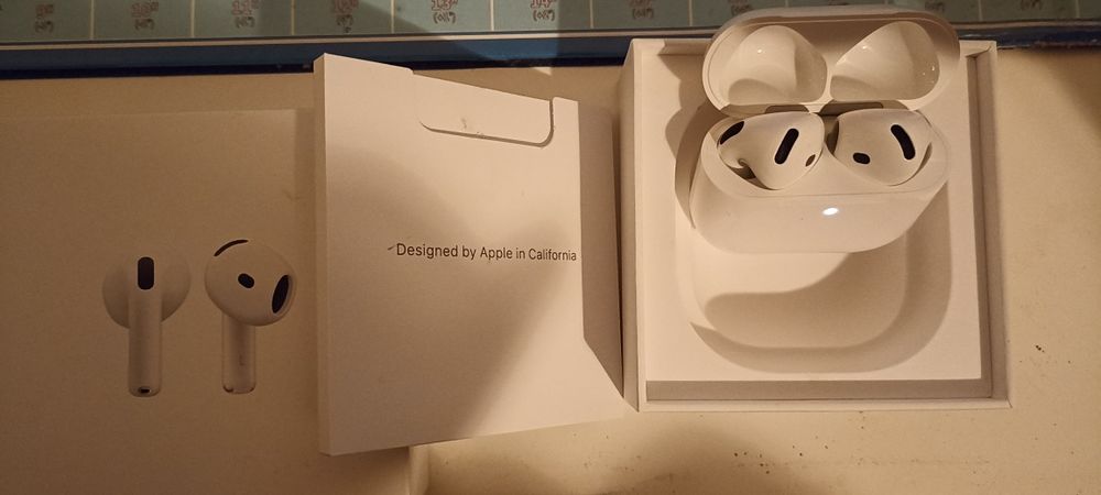 Auriculares airpods 4 Apple