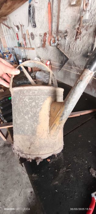 Regador antigo de chapa zincada