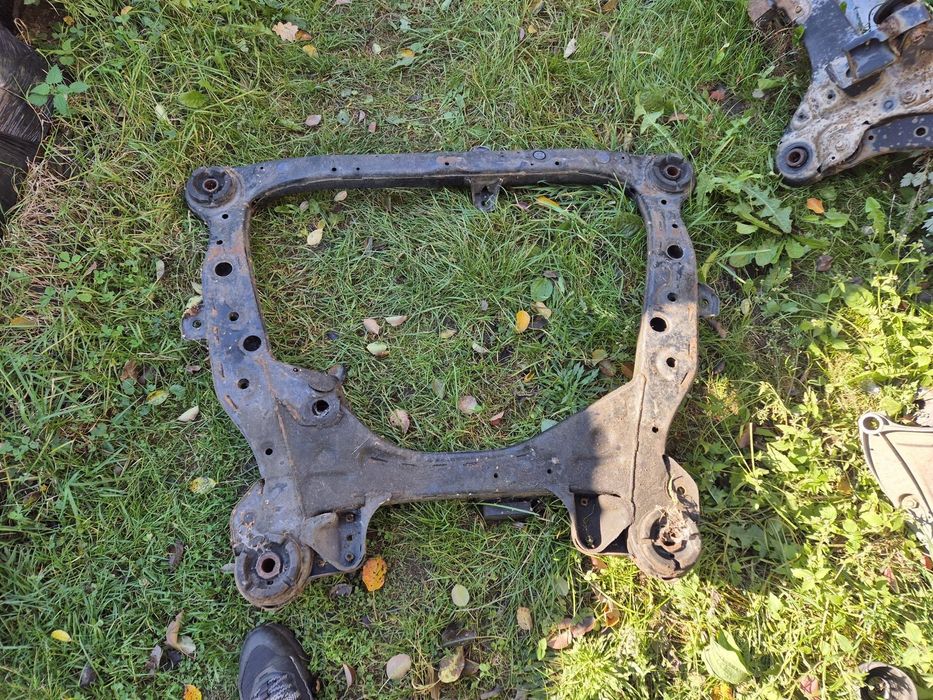 Belka zawieszenia, sanki Toyota Sienna 09-17r przód napęd.