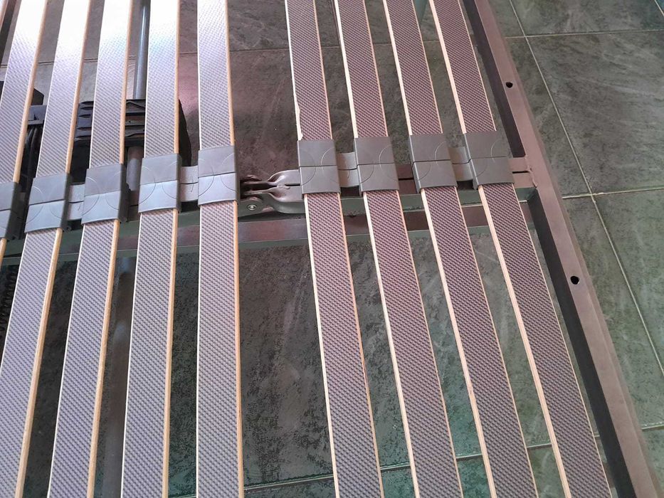 Estrado articulado para cama