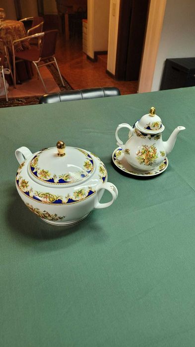 Terrina e bule em porcelana de Limoges