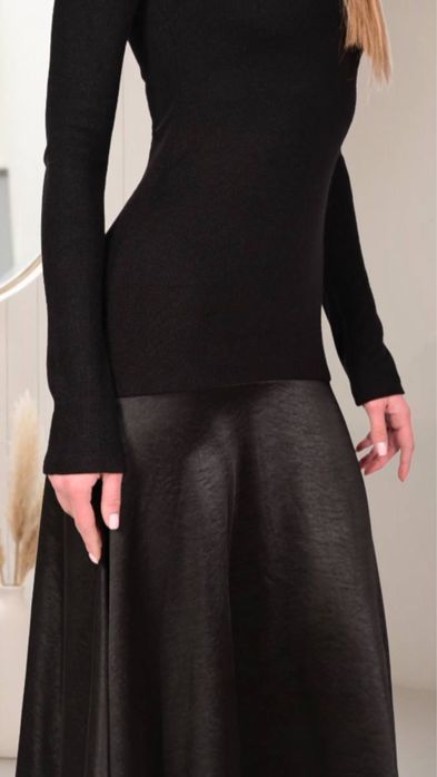 Сукня жіноча міді