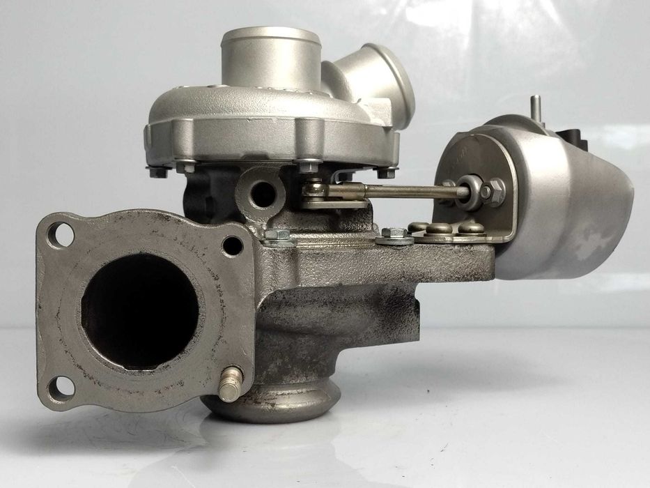 Turbo Volvo C30 S40 V50 2.0D Ford 2.0 TDCi Mondeo S/B/C-max KUGA FOCUS