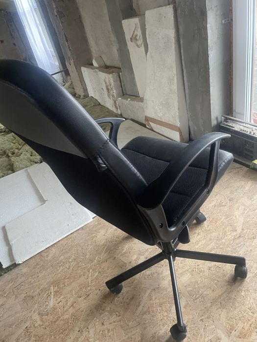 Fotel biurowy -czarny