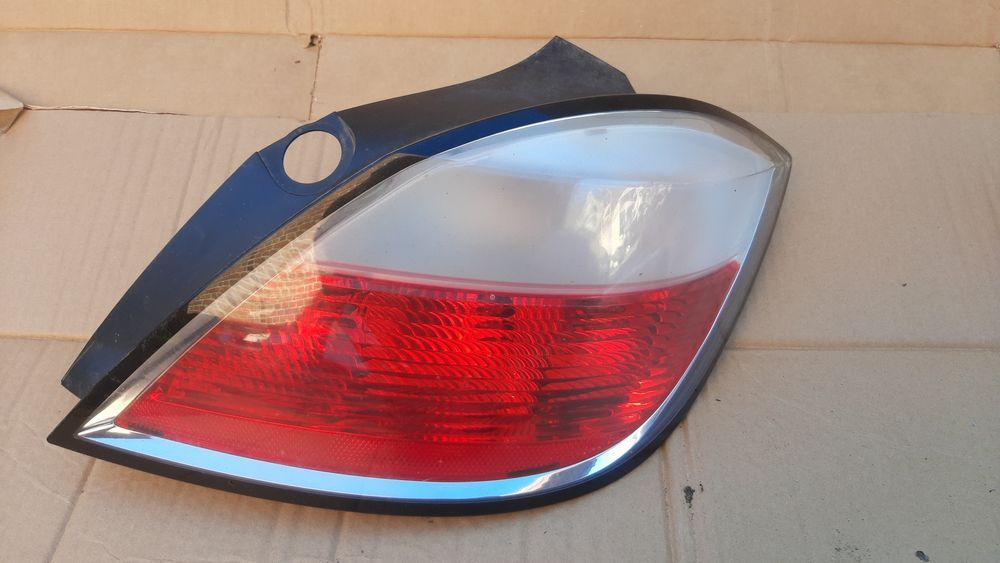 Lampa prawa tylna prawy tył astra h HB hatchback 5 drzwi