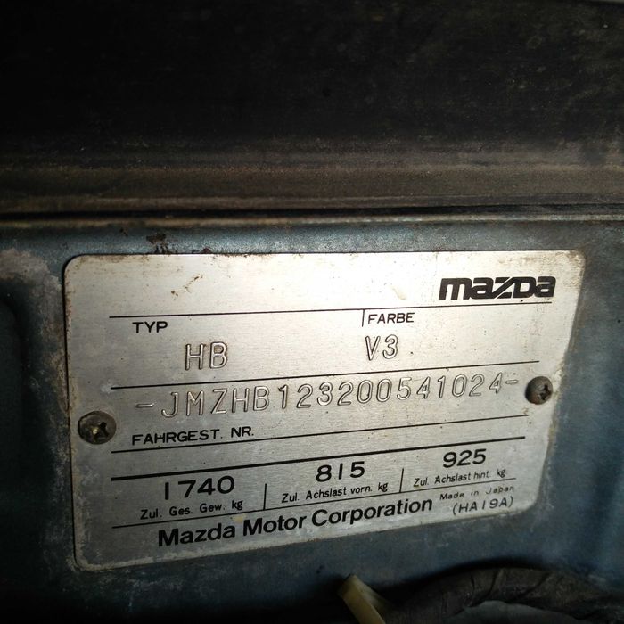 Автомобиль Мазда 929