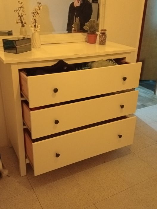 Cómoda branca IKEA