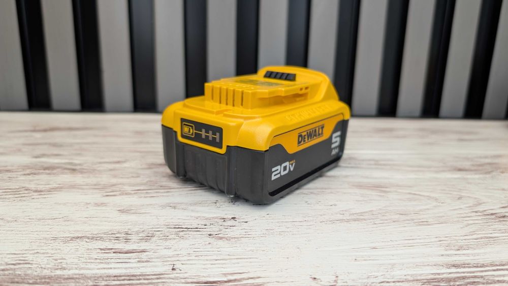 Акумулятор батарея DeWALT DCB205 5Ah