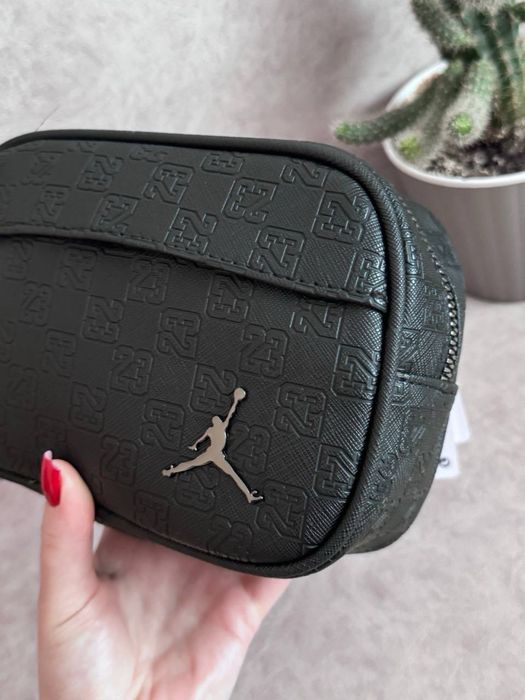 Сумка Air Jordan Monogram Crossbody | Nike, найк, джордан месенджер