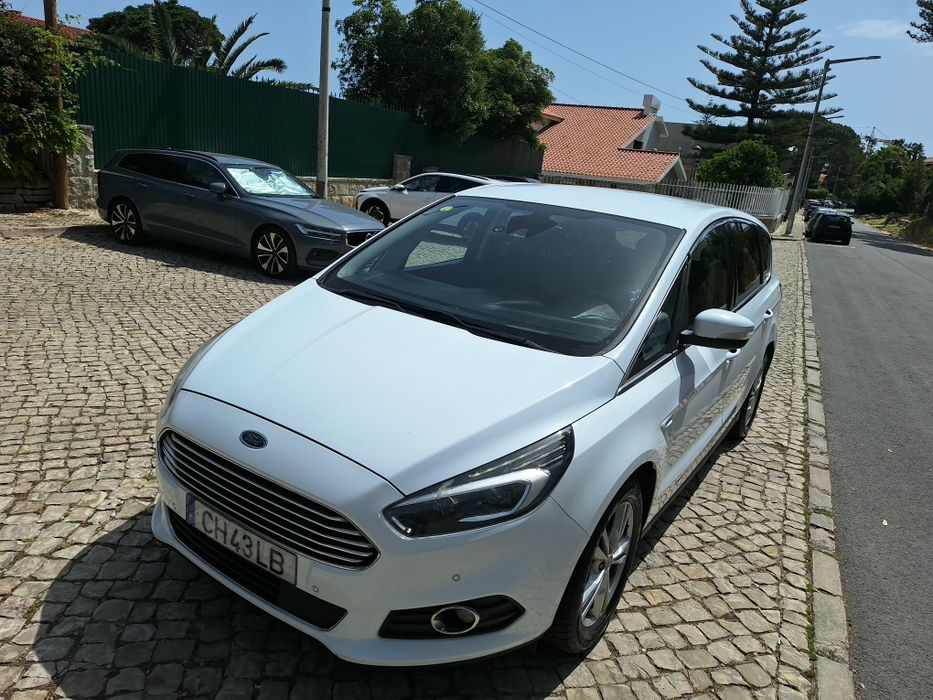 7 lugares, automatica e com poucos kms, aceito retoma