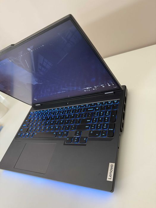 Laptop Gamingowy Lenovo Legion Pro 7 Gen-8 16ARX8H RTX4080 Black Frida