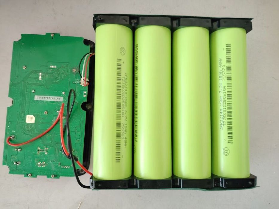 Продаю великий павербанк power bank 120000mah  65w для ноутбука lifepo