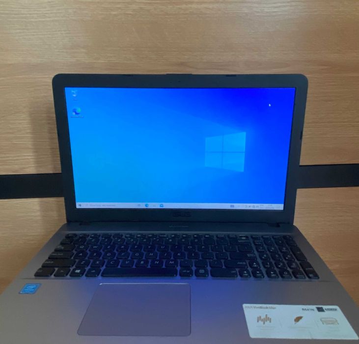 sprzedam laptop Asus R541N