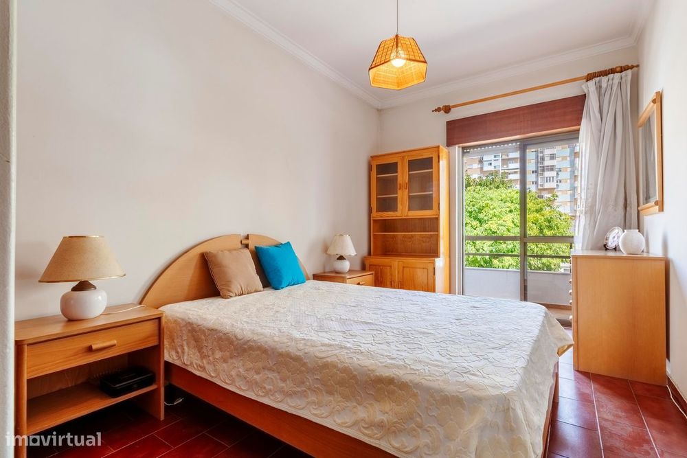 Apartamento T1 c/ Varanda e Marquise, a 550m da Praia, na Costa da Cap